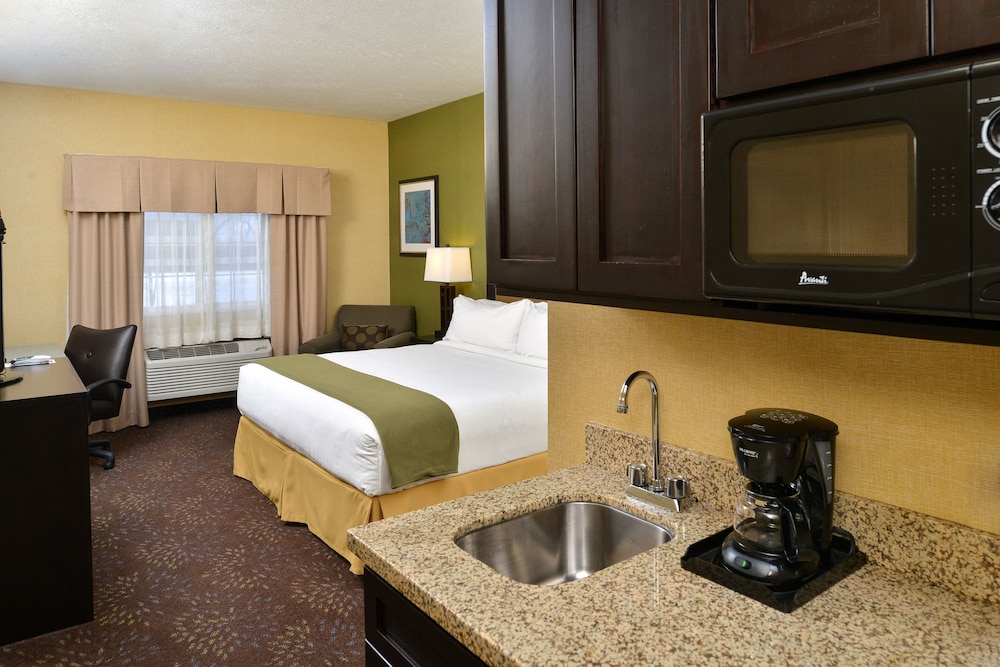 Standard Room, 1 King Bed, Accessible (California King, Communications) - Photo 3