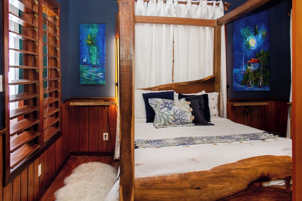 Comfort Single Room, 1 Queen Bed, Sea View, Ground Floor photo 2