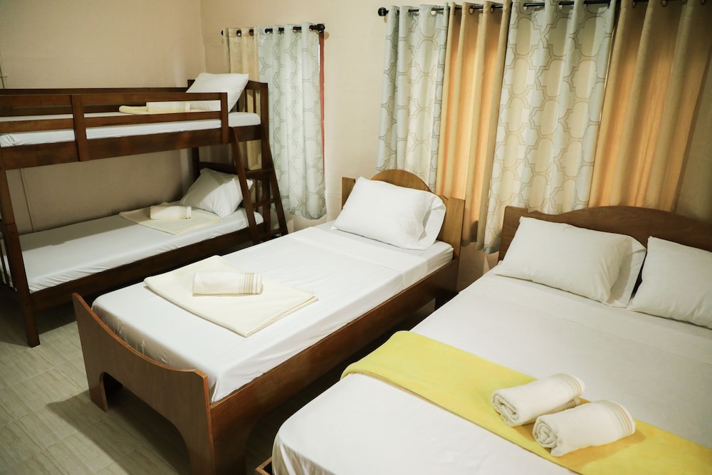 Deluxe Room: 2-5 People photo 1