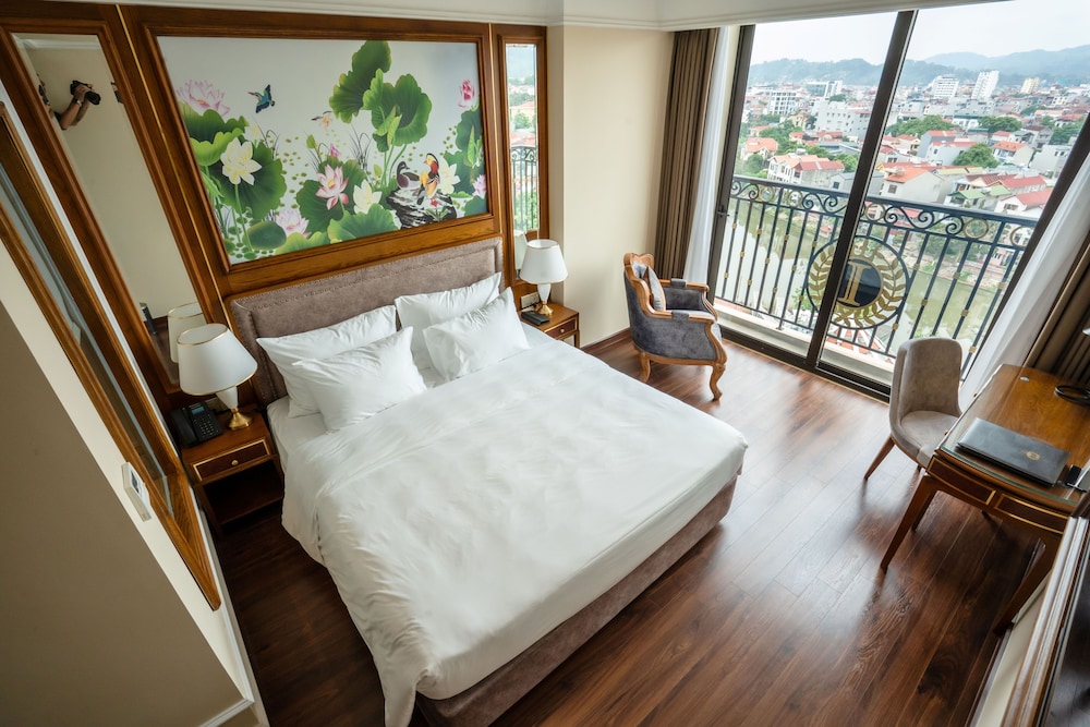 Deluxe Double Room, 1 King Bed, Balcony, Lake View