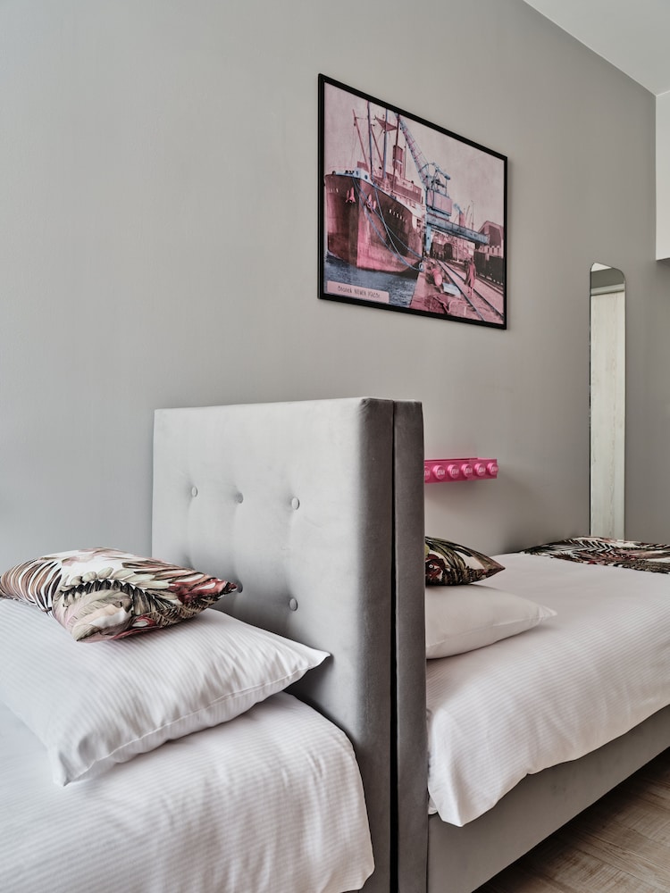 Standard Twin Room - Photo 6