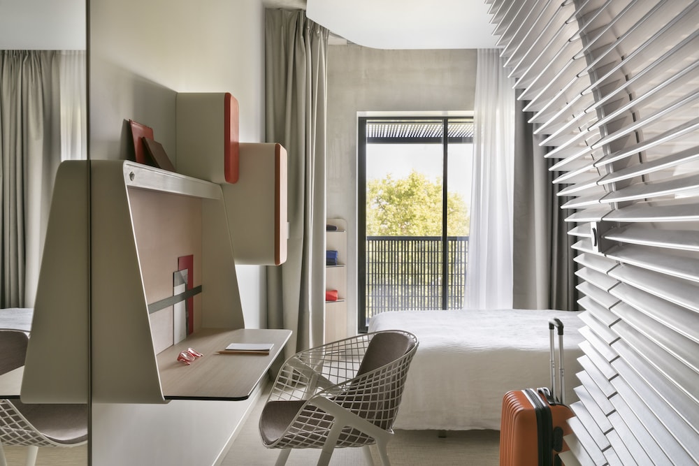 Classic Double Room (snacks & drinks self service in the Lounge Club)