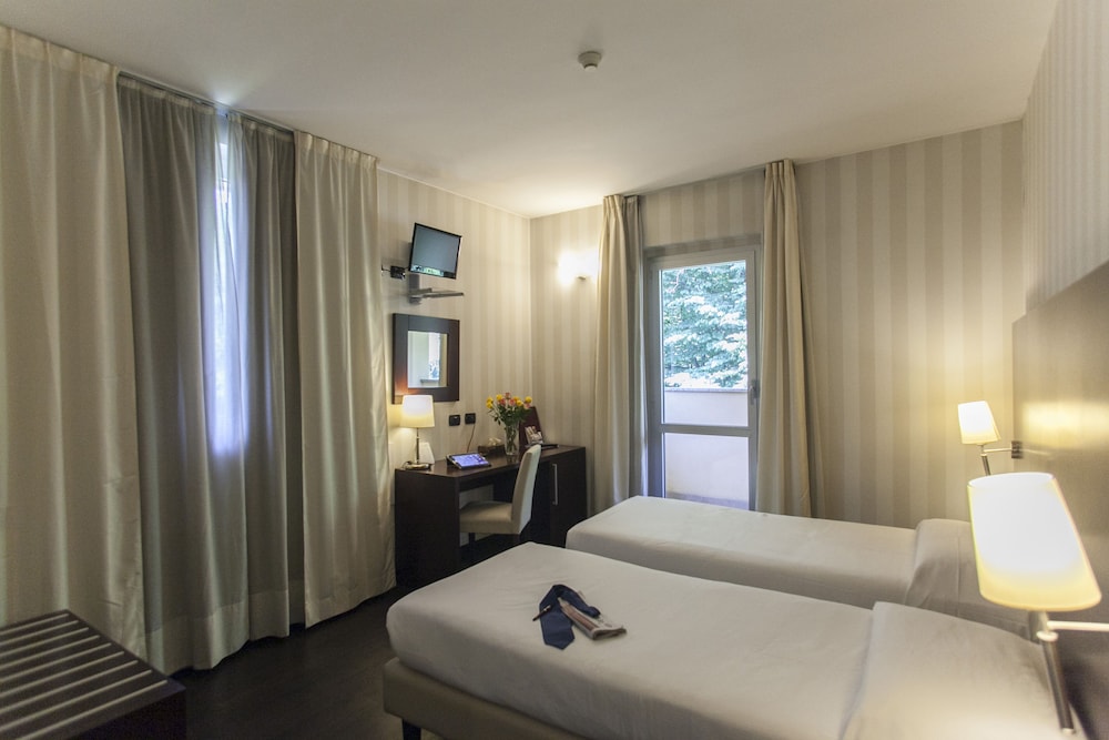 Economy Twin Room - Photo 2
