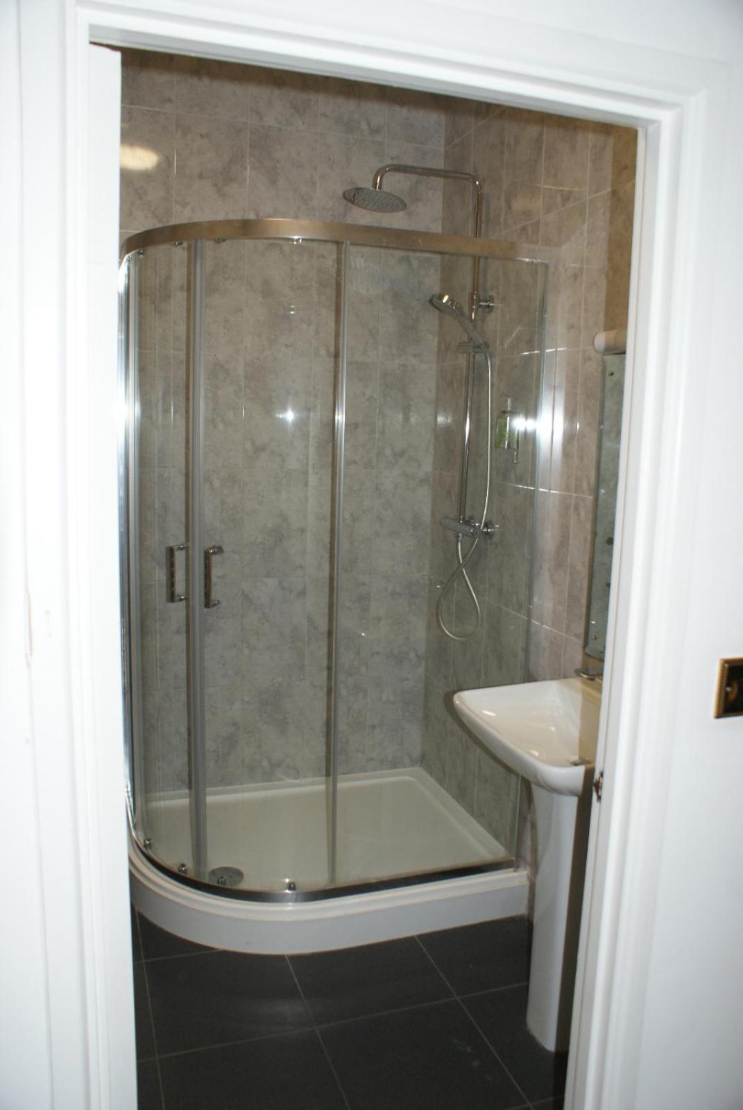 Budget Double Room - Photo 2
