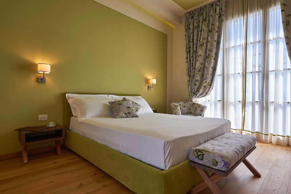 Deluxe Double Room - Photo 1