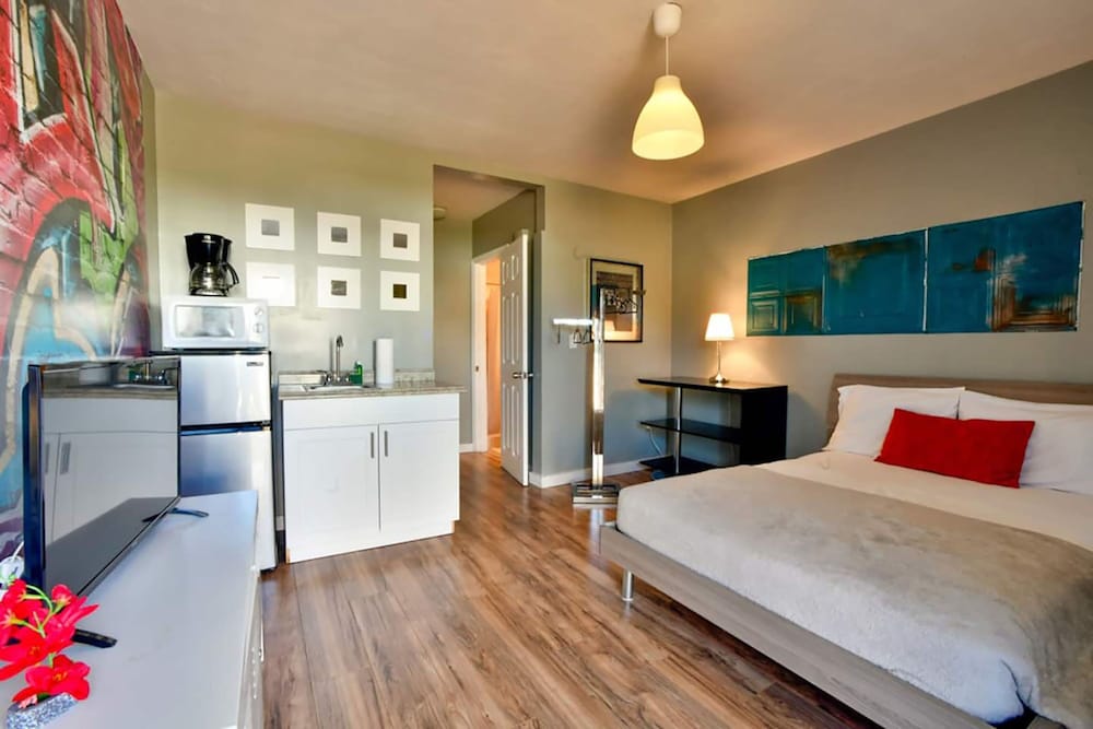 Hip Cool Studio with One Queen Bed photo 1