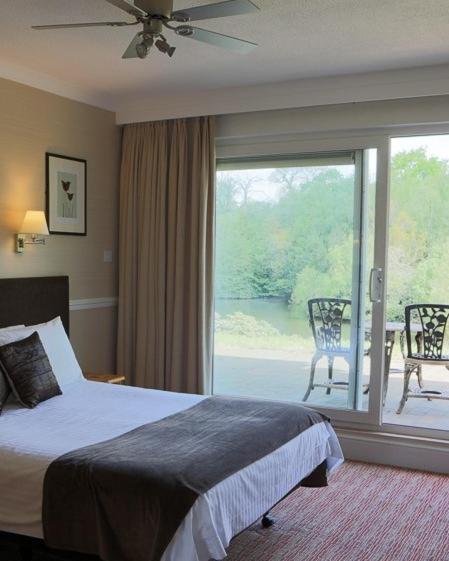 King Room with Lake View photo 2