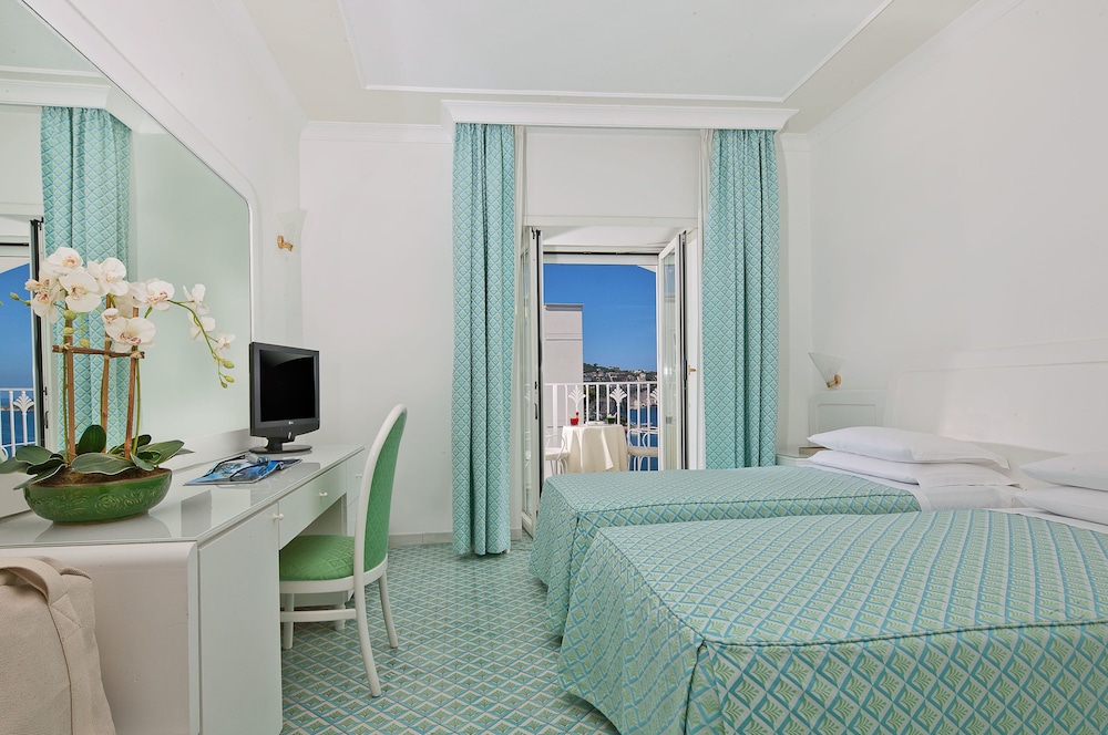 Superior Double Room, Partial Sea View