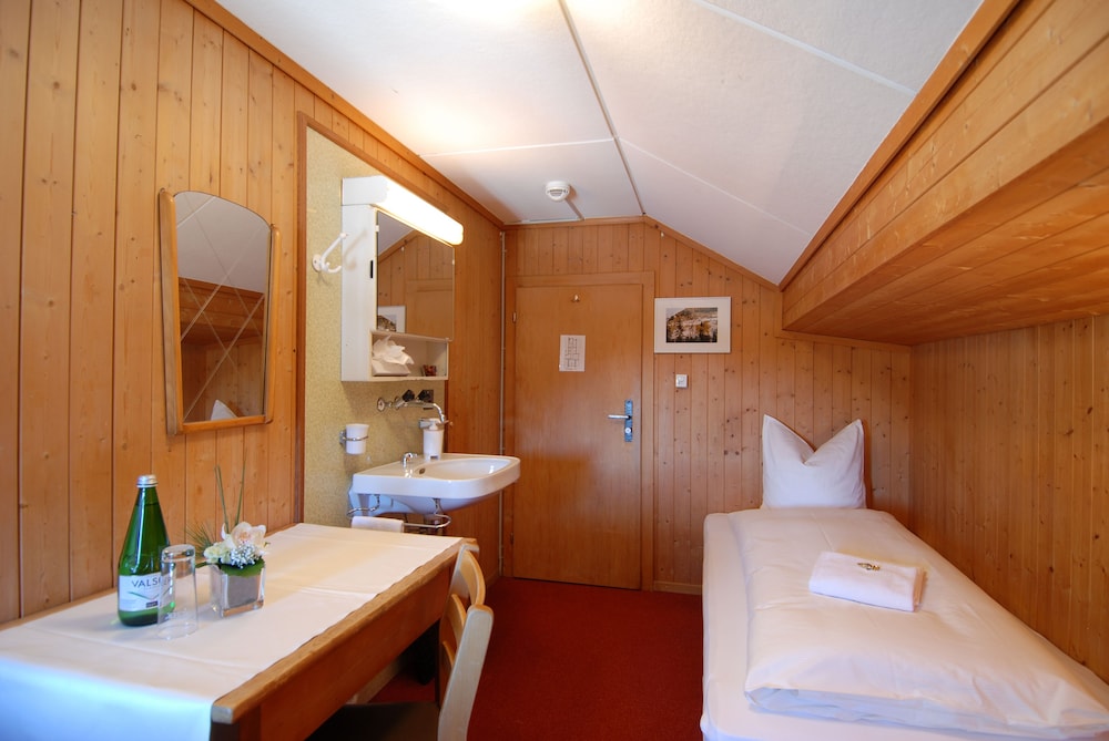 Single Room, Shared Bathroom photo 1