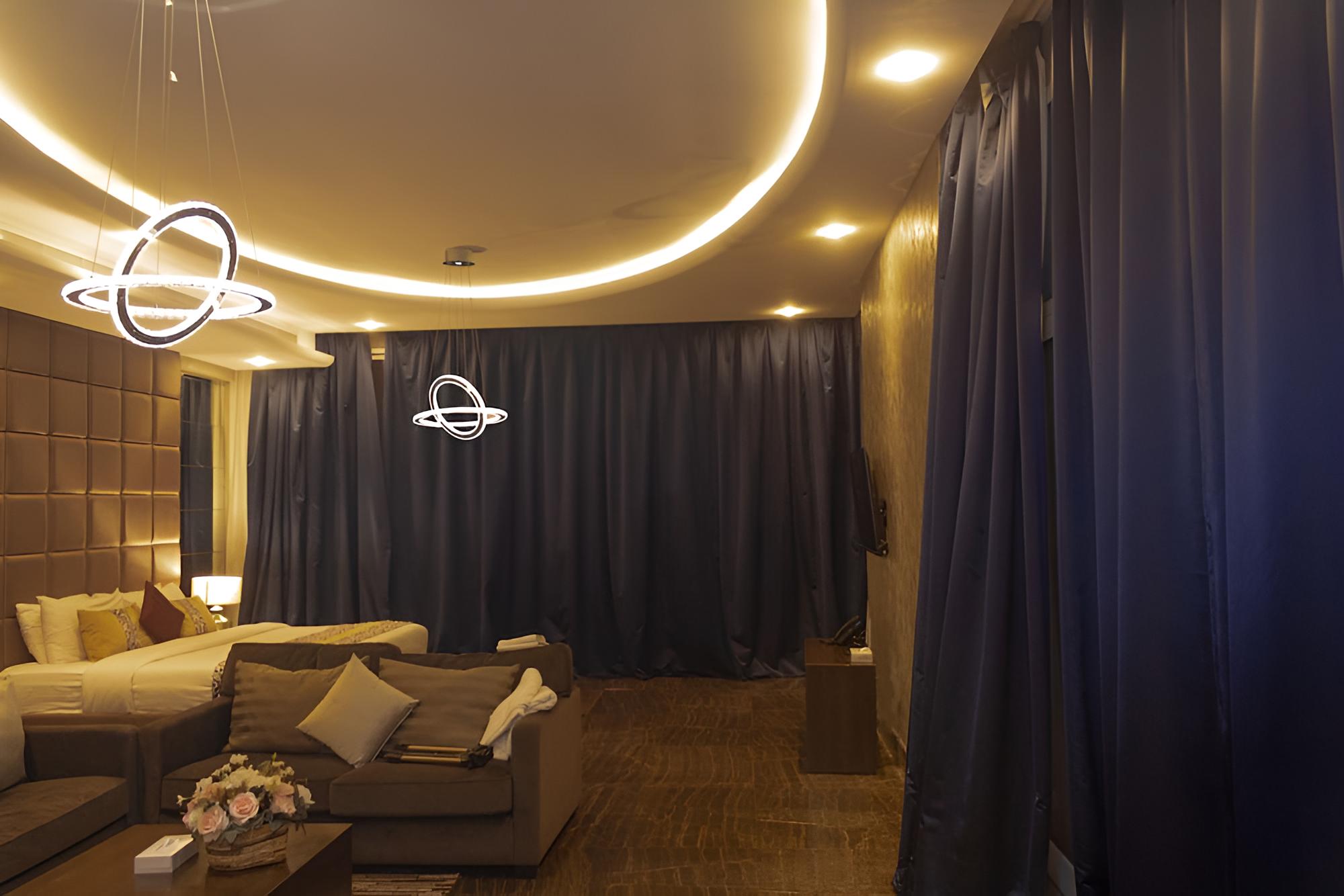 Panoramic Studio Suite, 1 King Bed, Ocean View photo 2