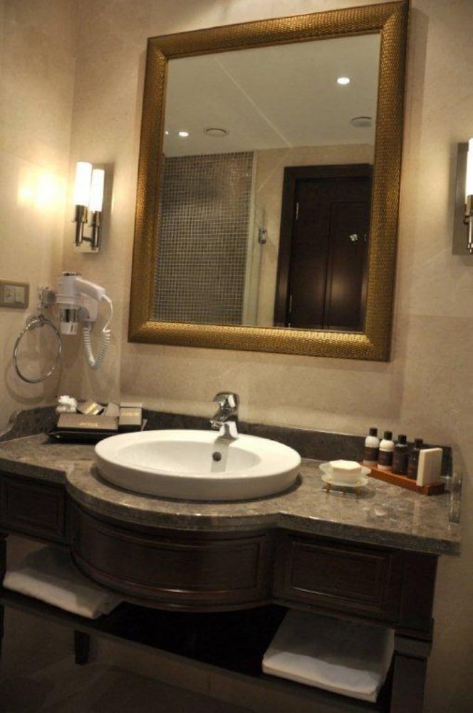 Standard Room, 2 Twin Beds, Club Lounge Access photo 3