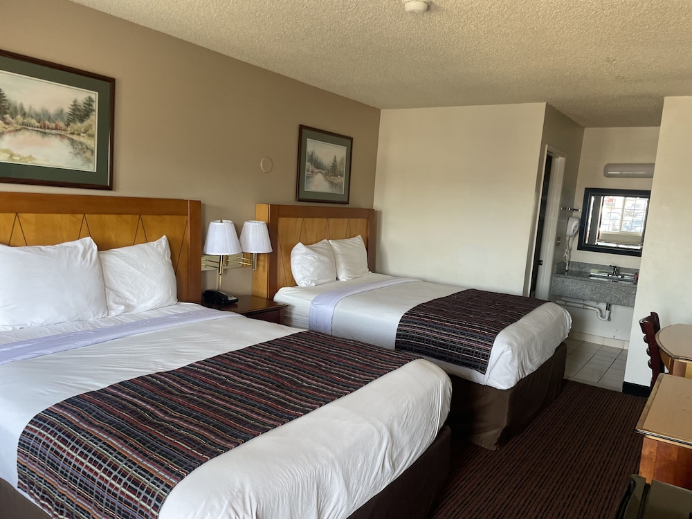 Deluxe Room, 2 Queen Beds photo 2
