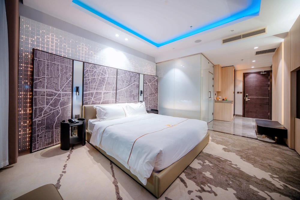 Deluxe Double Room, Balcony, City View photo 2