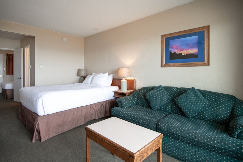 Oceanview King Studio Suite - Photo 3
