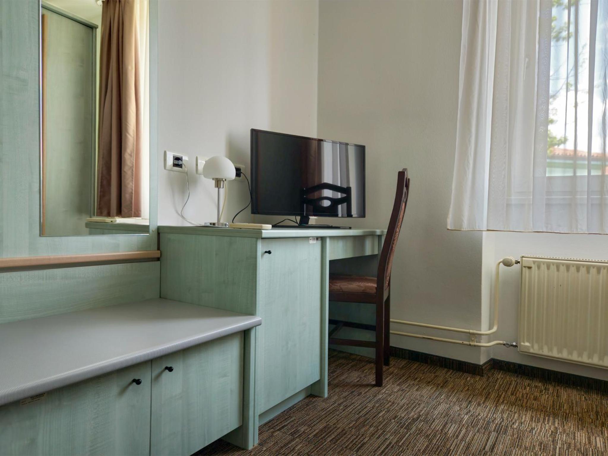 Twin Room - Photo 1