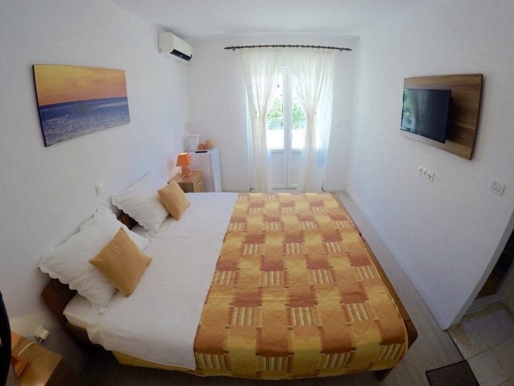 Double Room (1)