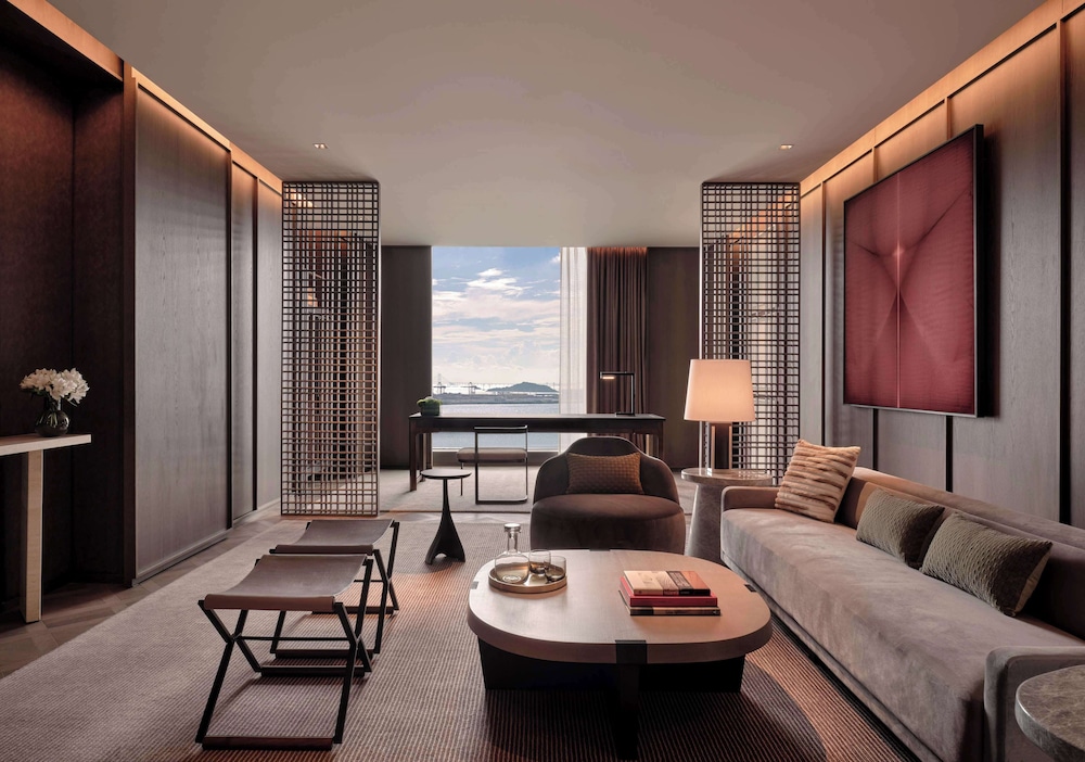Suite, 1 King Bed (Conrad)