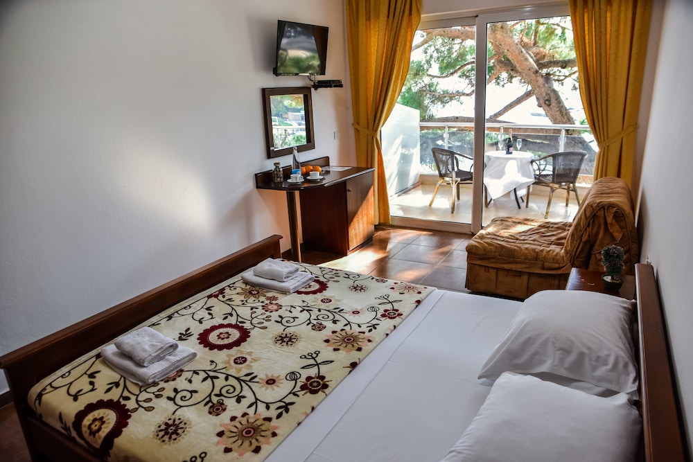 Basic Triple Room, Sea View photo 1