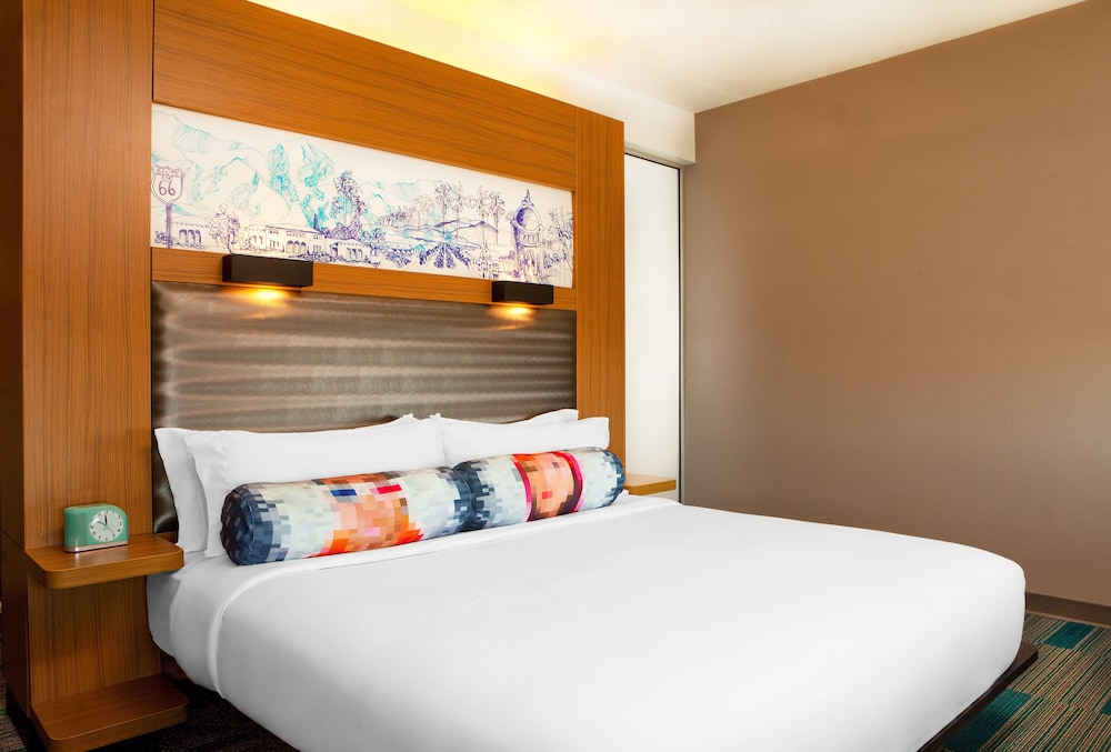 Room, 1 King Bed (Mobility Accessible, Roll-In Shower) - Photo 1