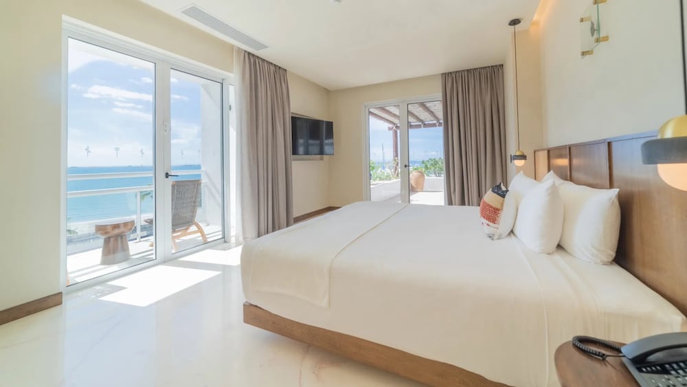 Premium Room, 1 King Bed, Ocean View, Corner