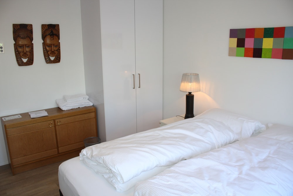 Basic Double Room, Shared Bathroom, Ground Floor photo 2