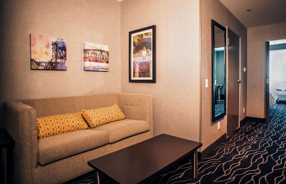 Suite, 1 King Bed photo 1