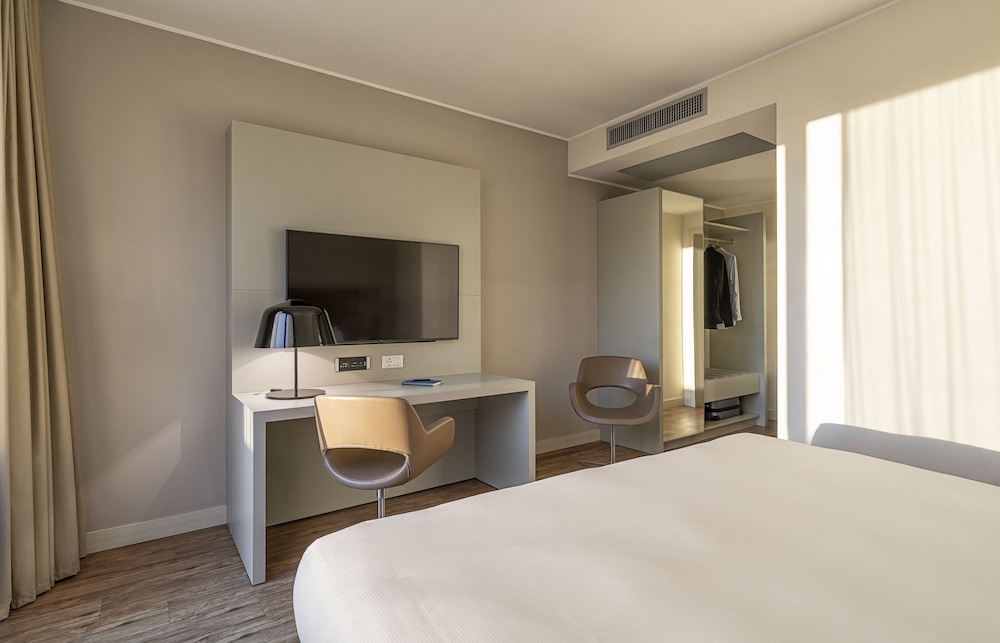 Deluxe Room - Photo 2
