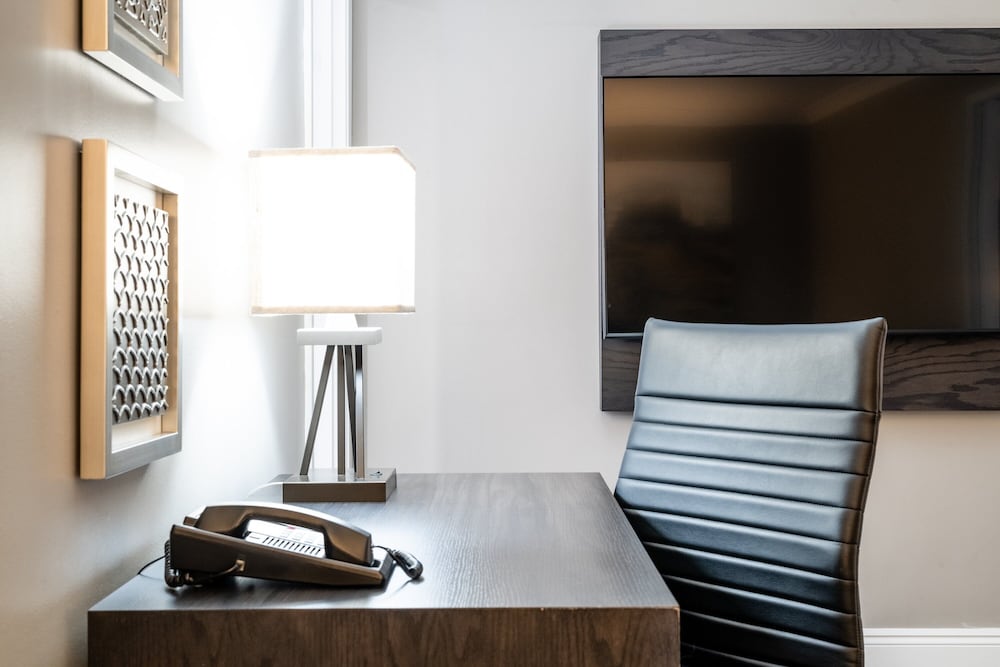 Suite, 1 Bedroom - Photo 1