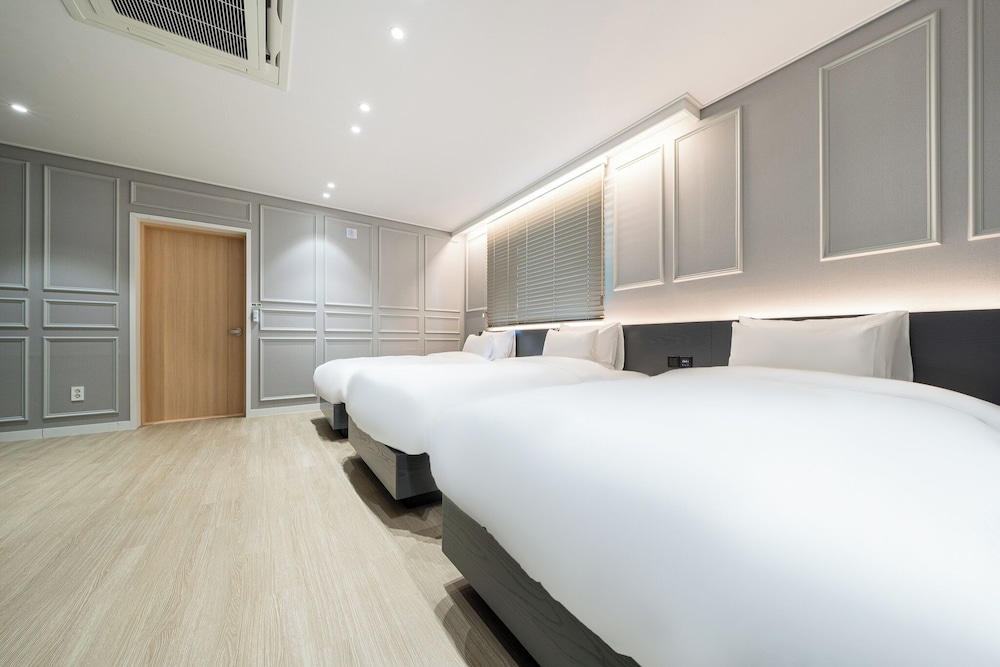 Signature Triple Room - Photo 7