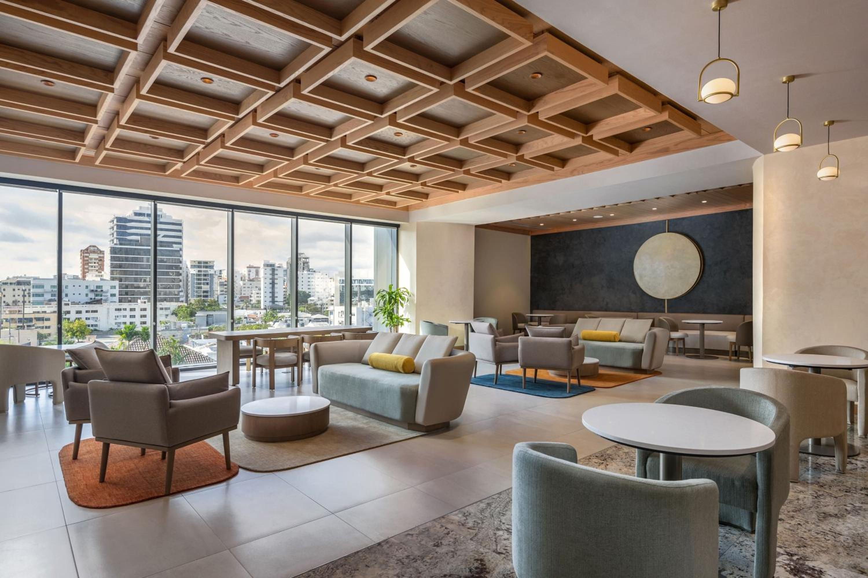 One-Bedroom King Suite with View - Club Lounge Access - Photo 4