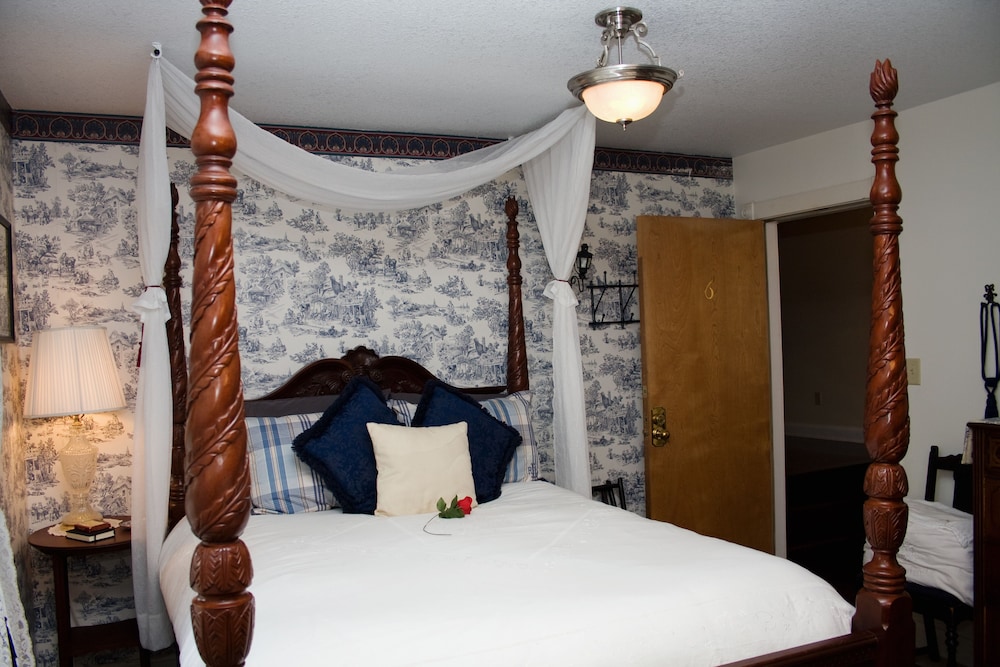 Deluxe Room, 1 Queen Bed, Jetted Tub (English Spa)