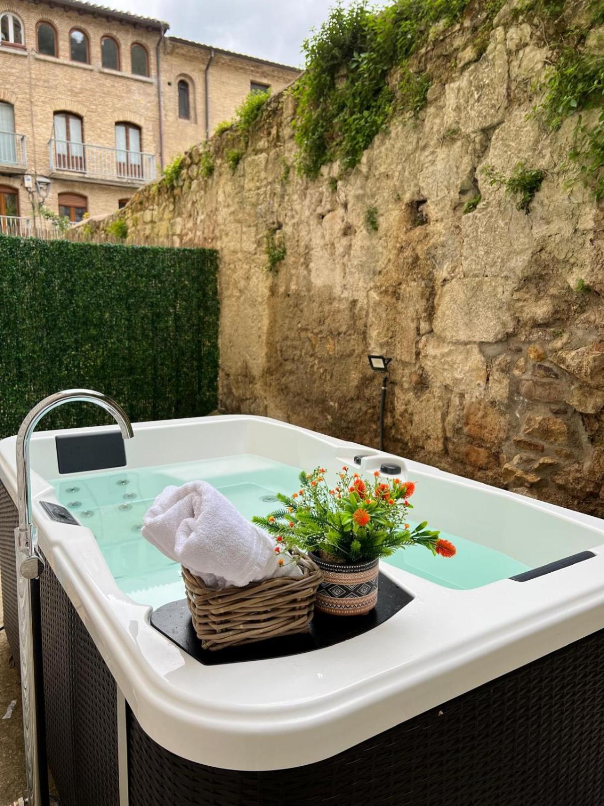 Double Room with Spa Bath photo 2