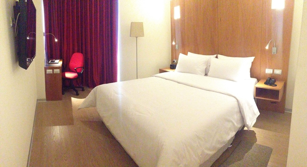 Suite, 1 King Bed, Non Smoking photo 1