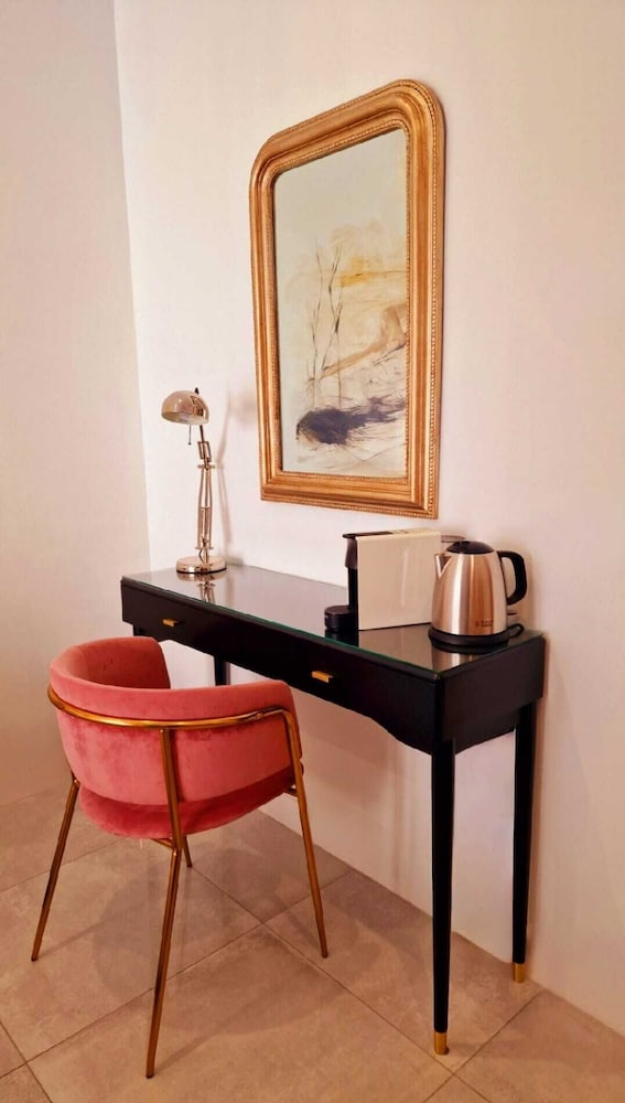 City Room - Photo 3