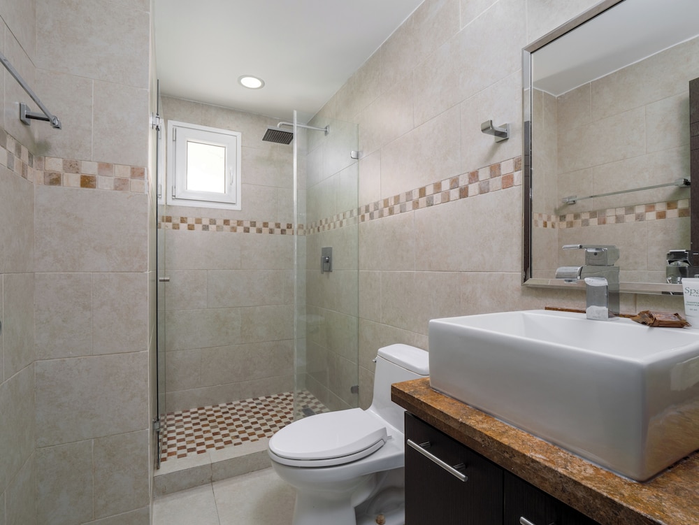 Deluxe Two Bedroom photo 2