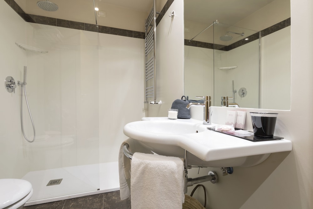 Standard Double or Twin Room photo 3