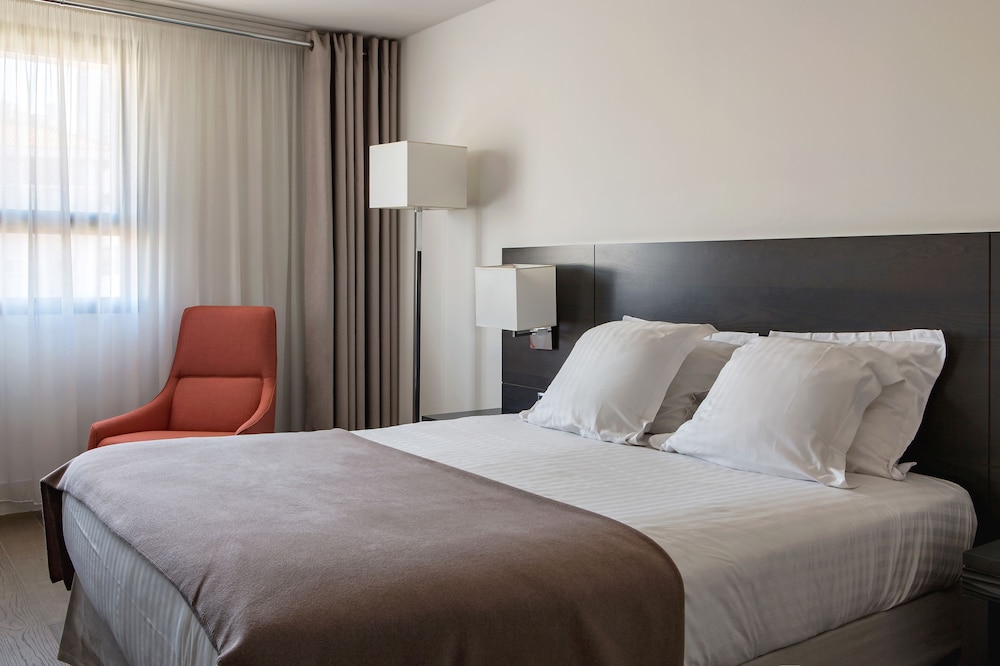 Standard Double or Twin Room - Photo 3