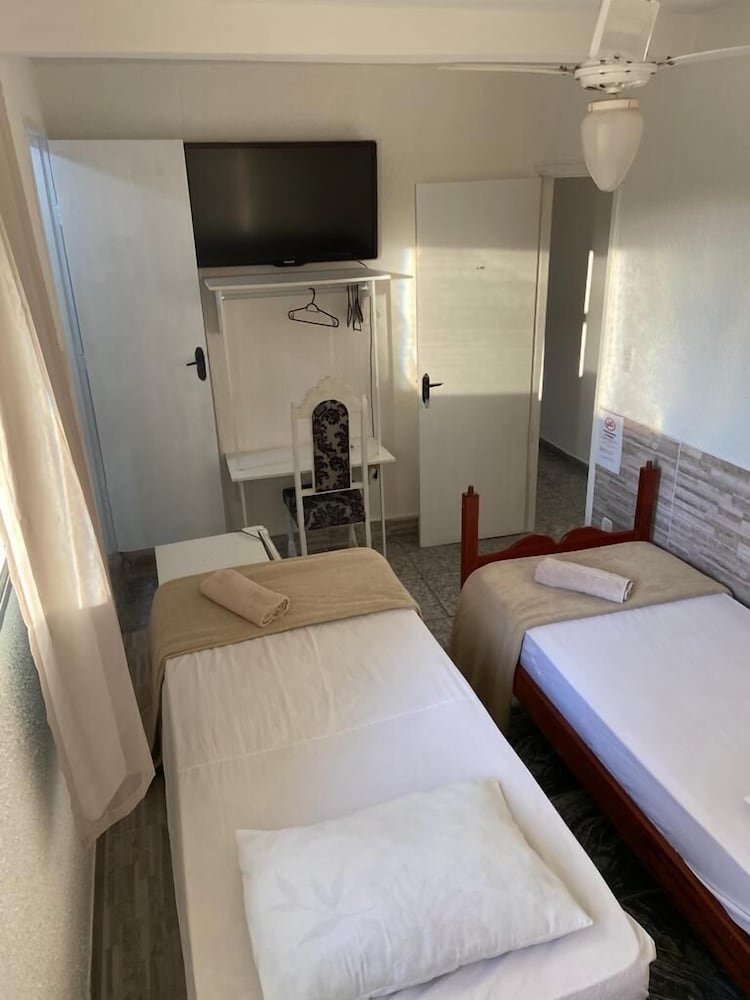 Comfort Single Room, 3 Twin Beds, Housekeeping photo 2