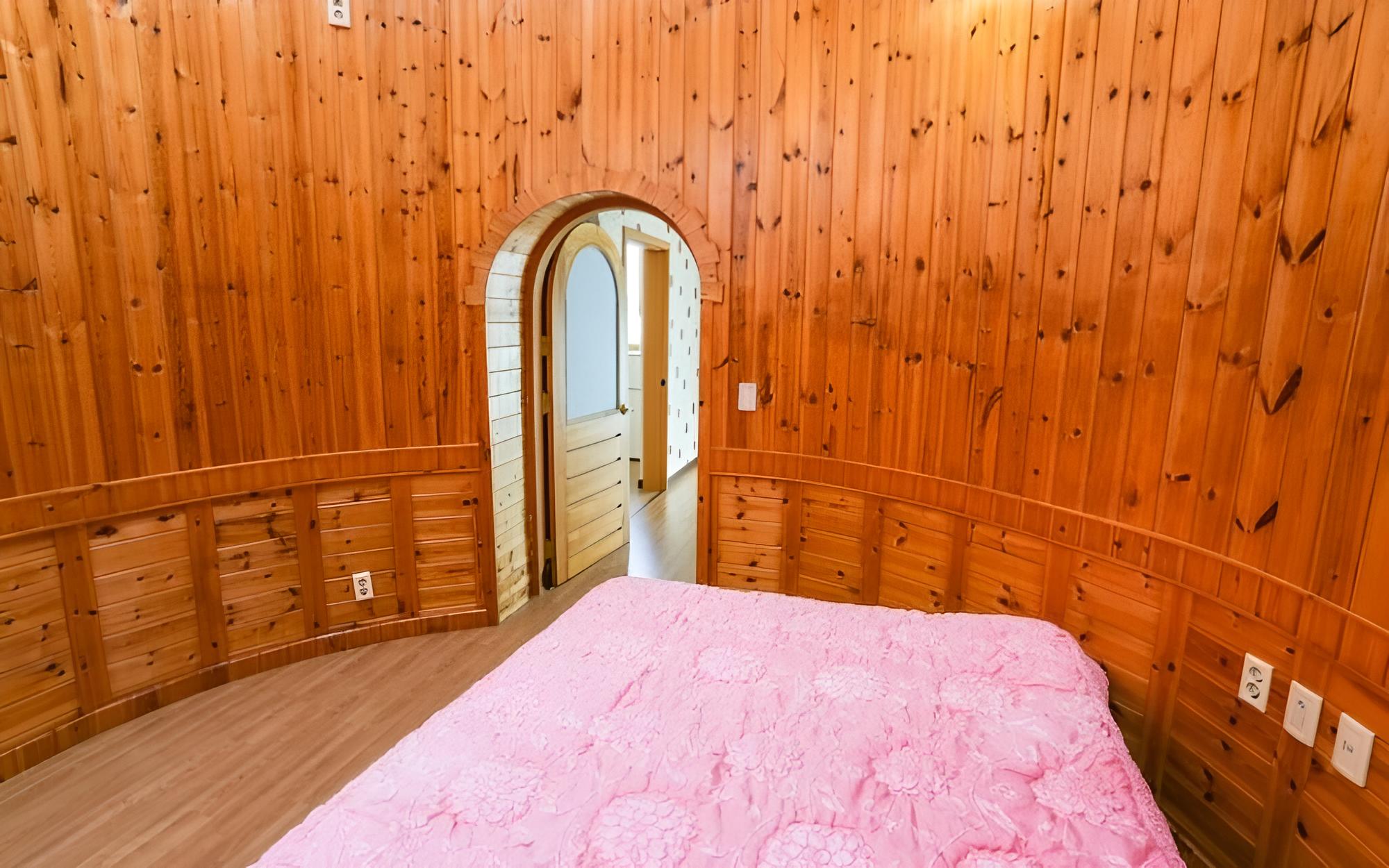 Room (Sunflower) photo 1