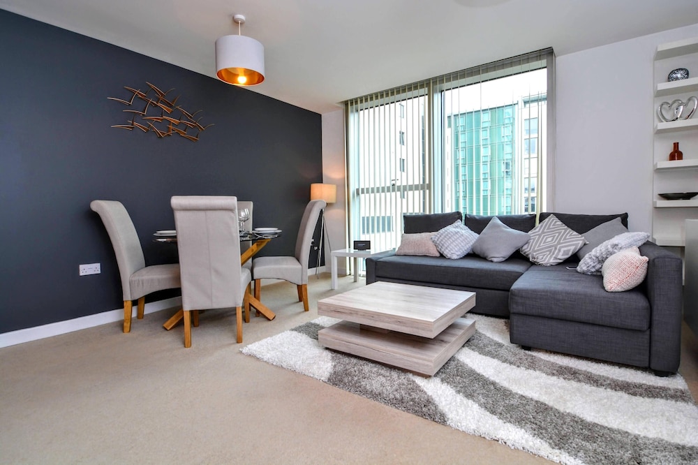 City Apartment, 1 King Bed with Sofa bed, City View photo 1