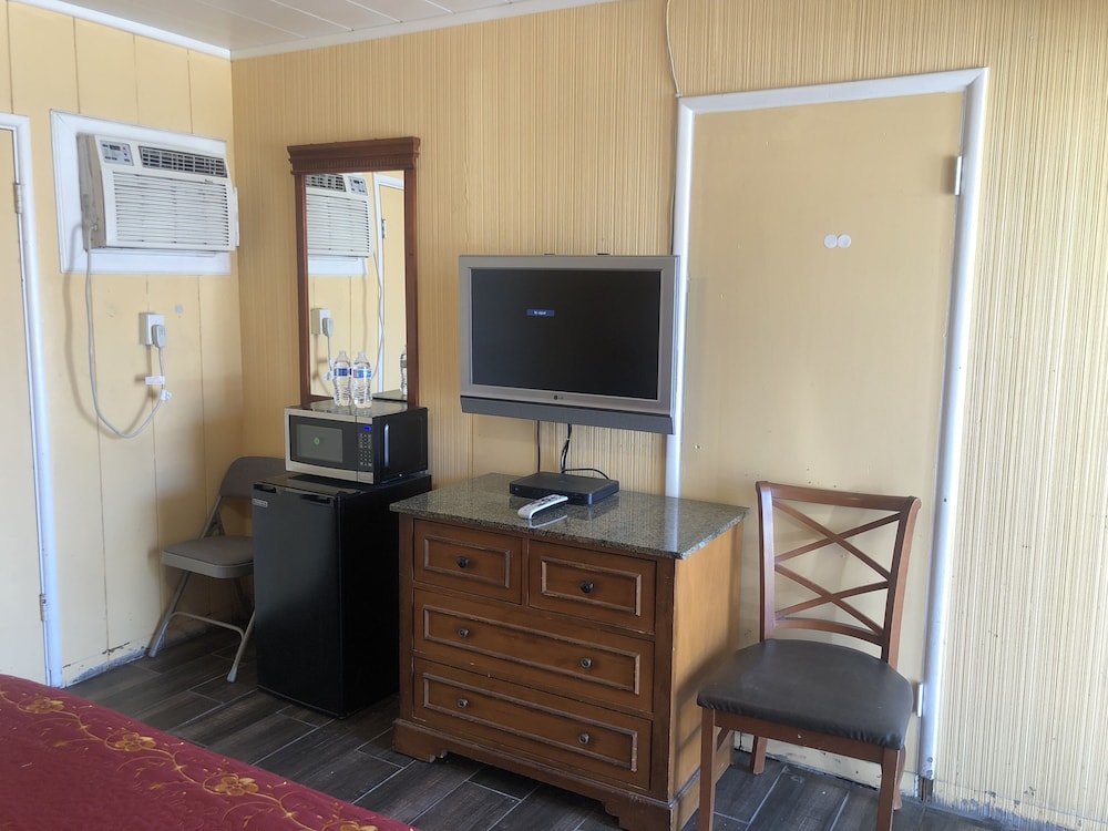 Standard Single Room, 1 King Bed photo 2