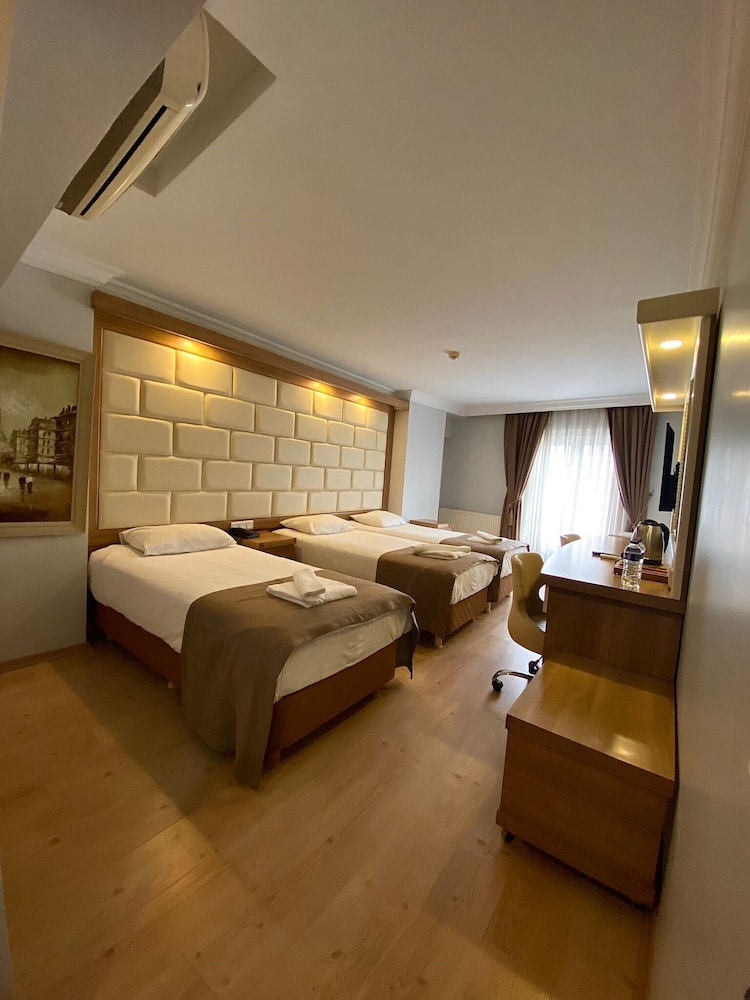 Family Room, 3 Twin Beds photo 1