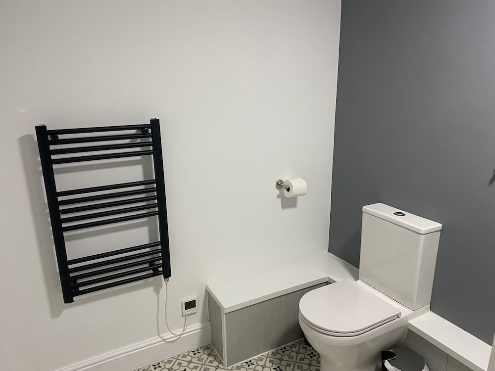 Deluxe Double Room, Ensuite - Photo 12