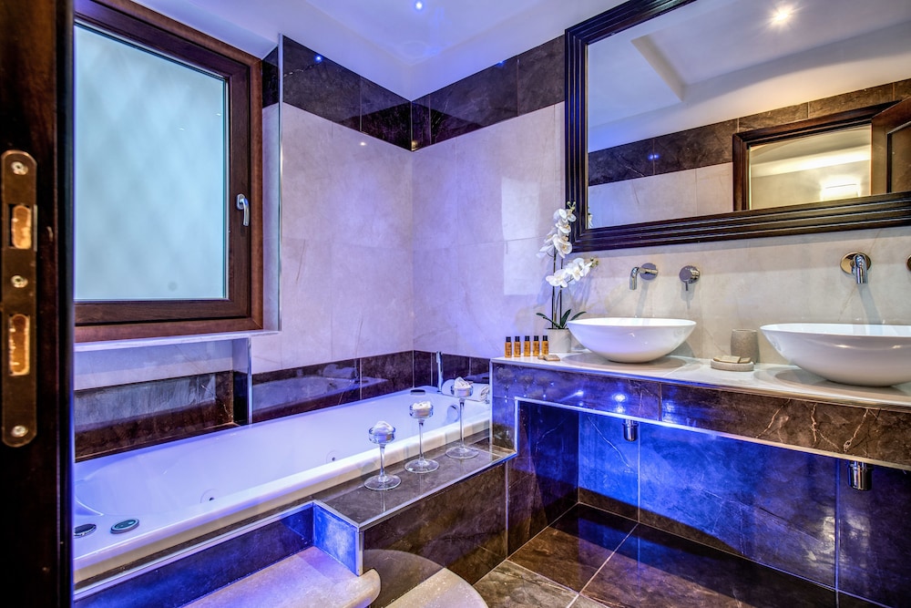 Deluxe Double Room, 1 Bedroom, Jetted Tub photo 2
