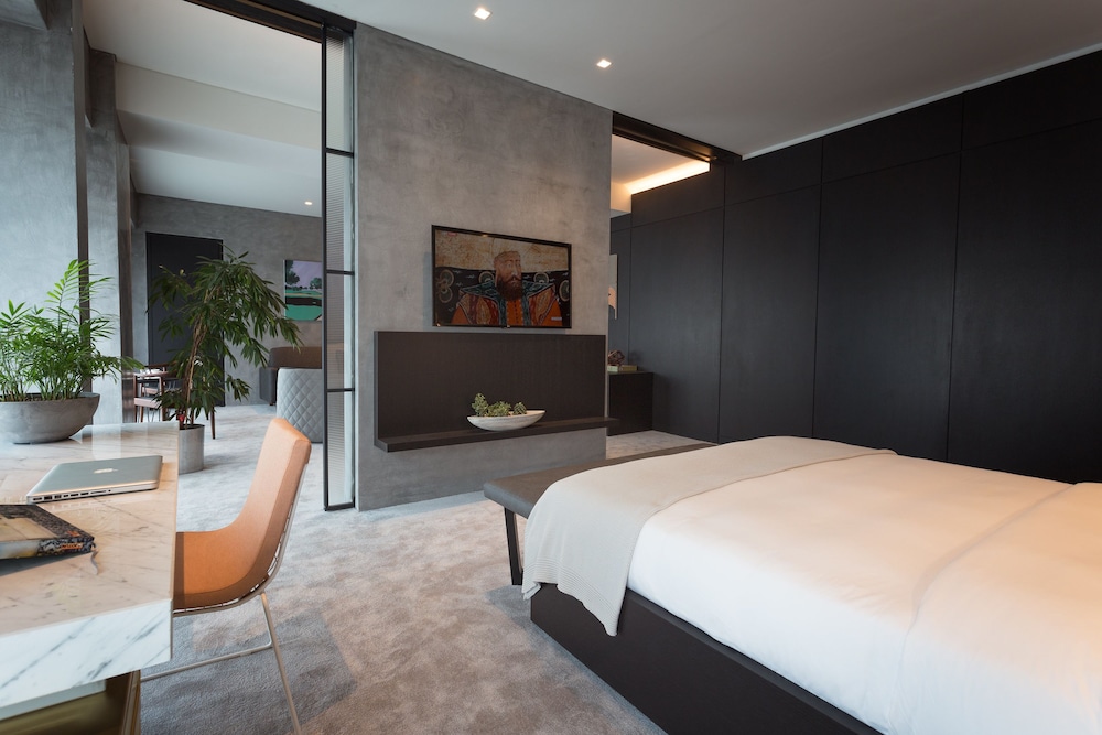 Executive Suite, 1 King Bed, Connecting Rooms, Garden View photo 2