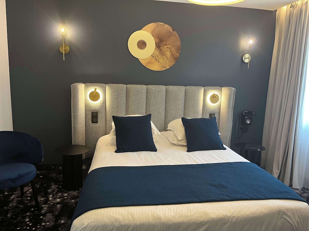 Deluxe Room, 1 Queen Bed, Non Smoking - Photo 4