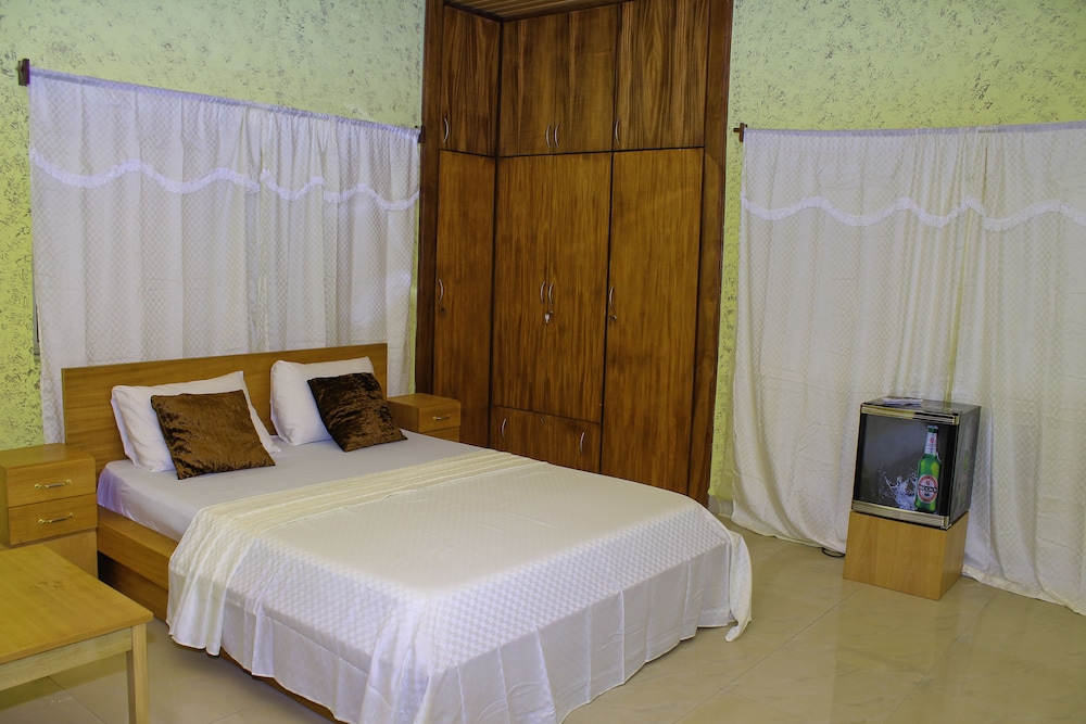 Deluxe Room, 1 Queen Bed photo 1