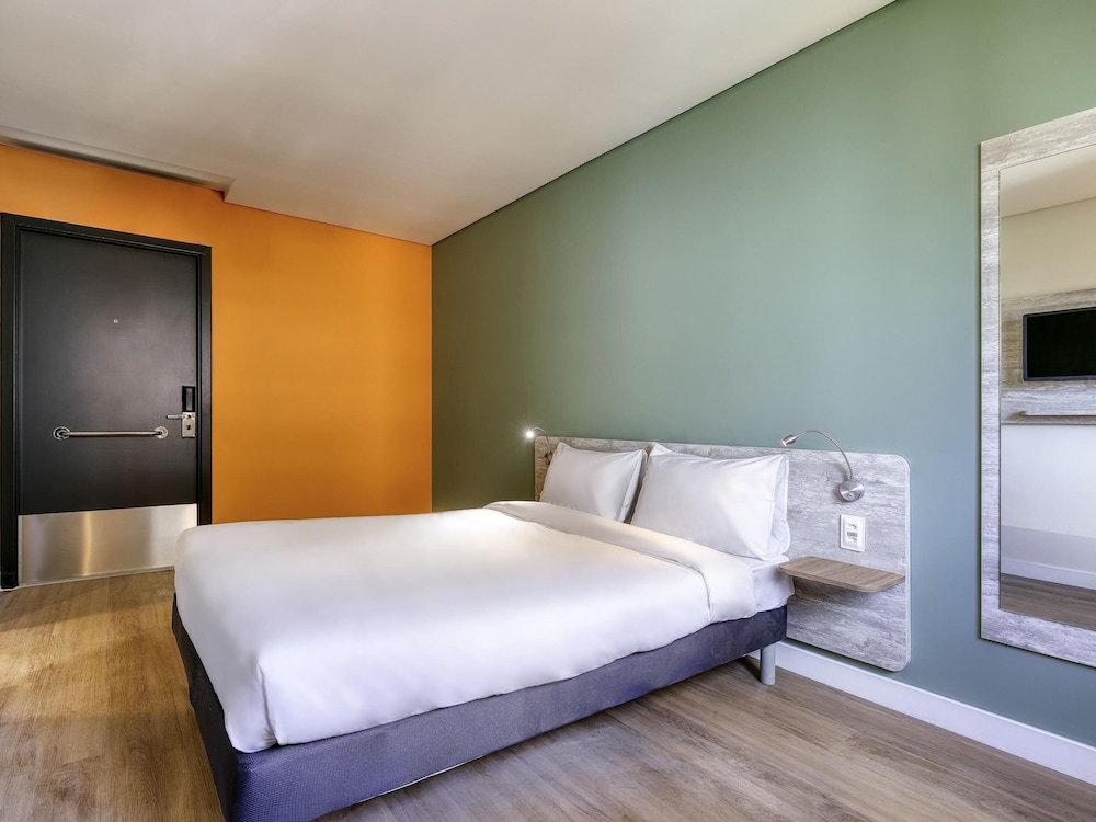 Standard Room, 1 Twin Bed, Accessible - Photo 4