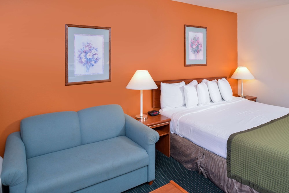 Standard Room, 1 Queen Bed - Photo 1
