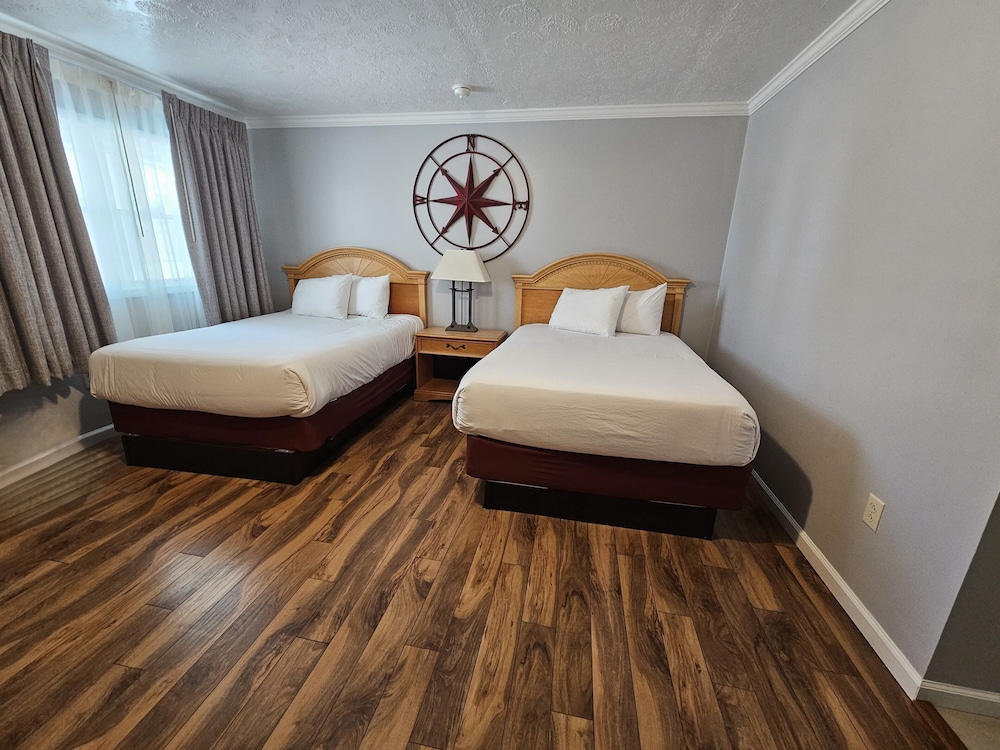 2 Double Beds with Kitchenette, Poolside